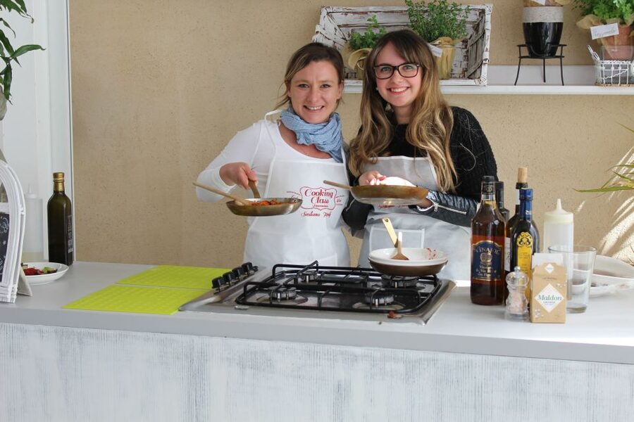 Taormina: Sicilian Cooking Class & Market Tour - How much personal attention should you expect?