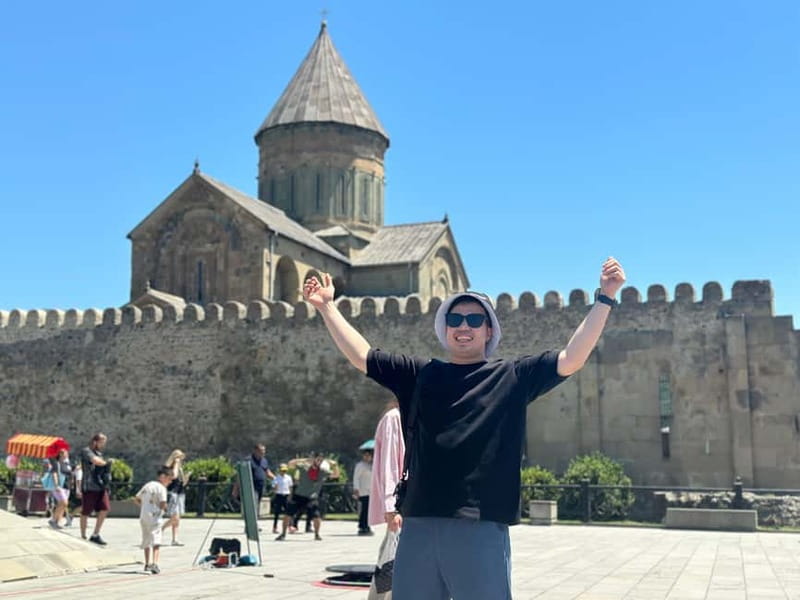 Tbilisi: Mtskheta Jvari Bazaar, Chronicles of Georgia & Wine - The Chronicles of Georgia above Tbilisi