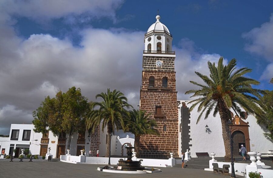 Teguise: Market and César Manrique Foundation Tour - Why Teguise Makes a Good First Stop