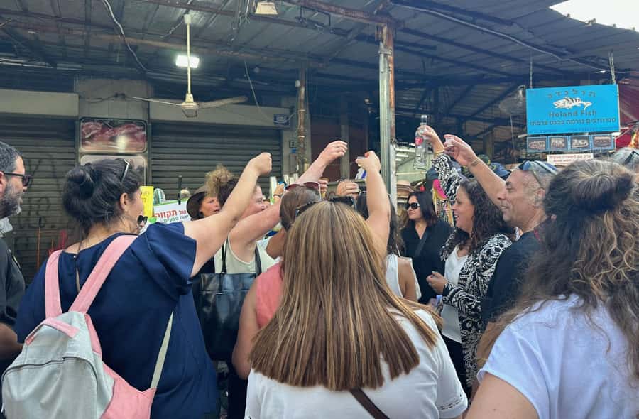 Tel Aviv: Carmel Market Food Tasting Tour “Shuk Hacarmel” - Group size, comfort, and access