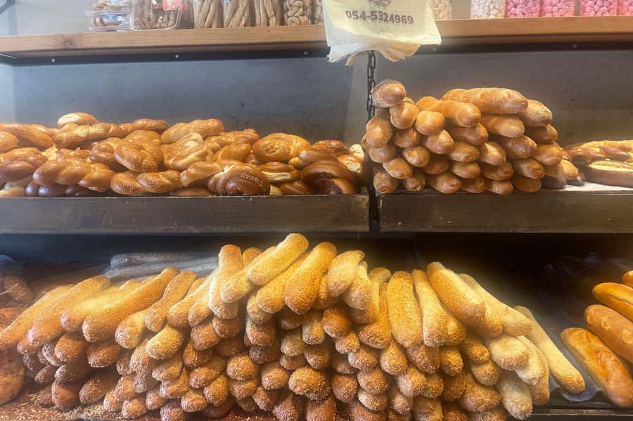 Tel Aviv: Carmel Market & Neighborhood Guided Walking Tour - Nachalat Binyamin adds art and architecture