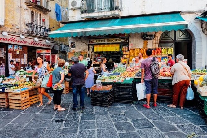 The Spanish Quarters, Street Art and Local Market Tour in Naples - Who will get the most from this tour