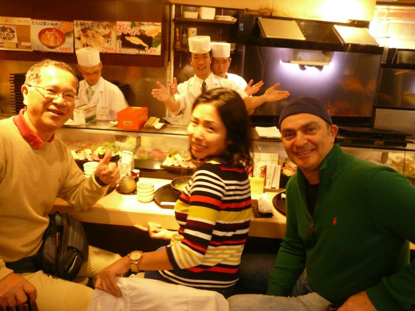 Tokyo: Guided Walking Tour of Tsukiji Market with Breakfast - Seven tastings, from skewers to dashi