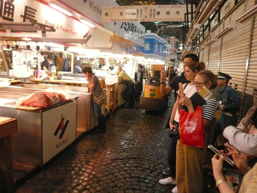Tokyo: Guided Walking Tour of Tsukiji Market with Lunch - Nine tastings, with a focus on variety