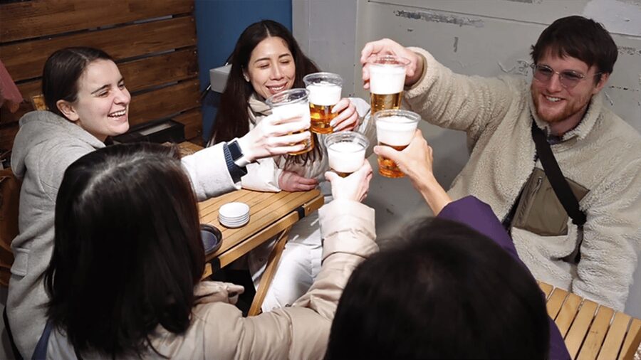 Tokyo: Guided Walking Tour of Tsukiji Market with Lunch - Walking into the Tsukiji Outer Market