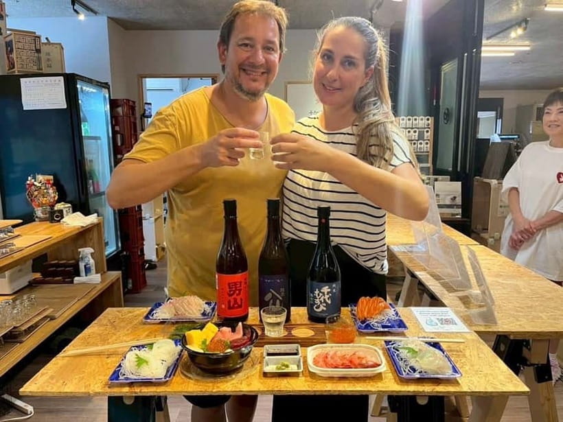 Tokyo: Private Tsukiji Street Food & Sake with Local Guide - A Quiet Tea Stop in the Middle of Market Noise