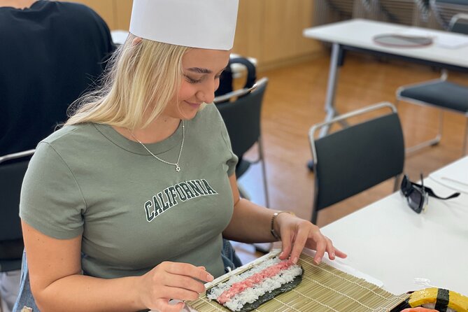 Tokyo Sushi Making Class in Tsukiji with Professional Chef - A lunch you made yourself