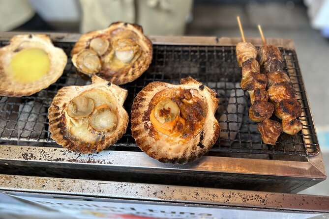 Tokyo: Tsukiji Fish Market Food and Walking tour - What the guides add to the experience