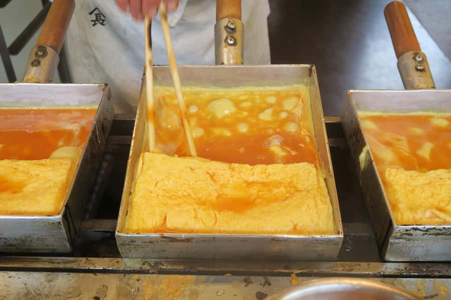 Tokyo : Tsukiji Fish Market Food Walking & Shrine Visit Tour - Why Tsukiji works so well for a food walk
