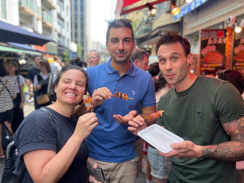 Tokyo: Tsukiji Fish Market Guided Walking Tour - What the crowded market feels like