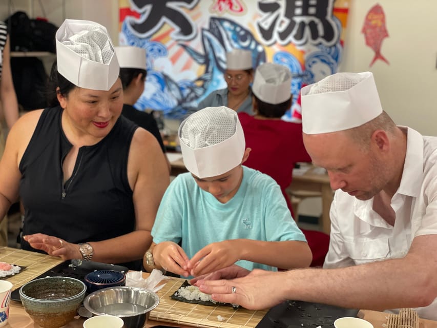Tokyo: Tsukiji Fish Market Sushi Making Class with Pro Chef - Watching a sushi master prepare the fish