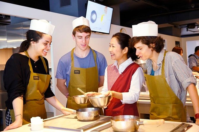 Tokyo Tsukiji Fish Market Tour and Sushi Making Lesson - Tsukiji today: why the Outer Market still matters