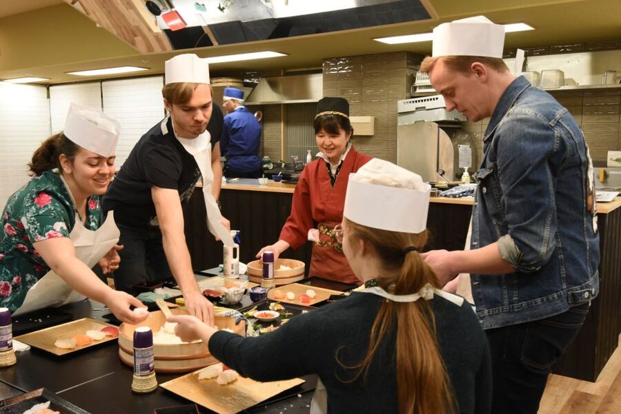 Tokyo: Tsukiji Market Guided Tour & Sushi-Making Experience - Key points to know before booking