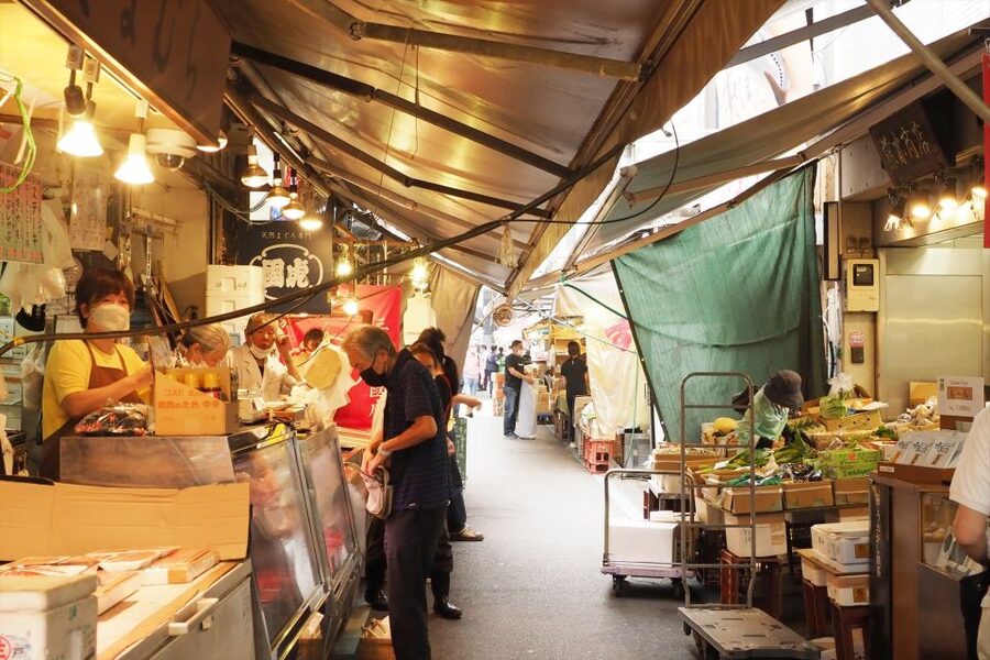 Tokyo: Tsukiji Market Guided Tour & Sushi-Making Experience - Group size, guide, and language