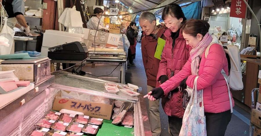 Tokyo: Tsukiji Market Guided Tour & Sushi-Making Experience - What you see in Tsukiji Outer Market