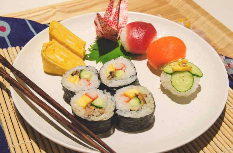 Tokyo: Tsukiji Market Walking Tour & Sushi Cooking Class - Key points to know before booking