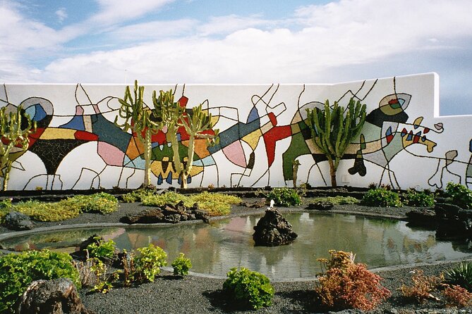 Tour of the César Manrique Foundation and Teguise Market - Famara brings the sea into the day