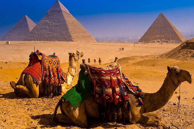 Tour to the Pyramids, Egyptian Museum and Local Bazaar from Cairo - Three hours among the pyramids at Giza