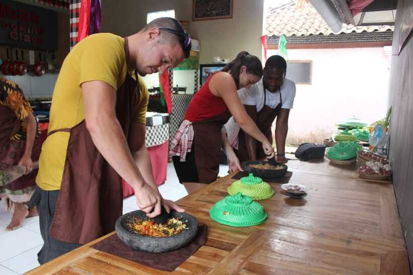 Ubud: Balinese Cooking Class and Market Tour - The shared meal is the payoff