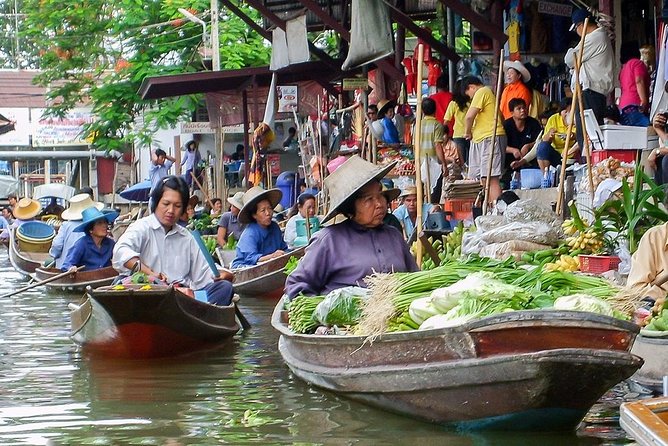 Unique Bangkok Markets: Train Market & Floating Market Adventure - Maeklong Railway Market and the umbrella trick