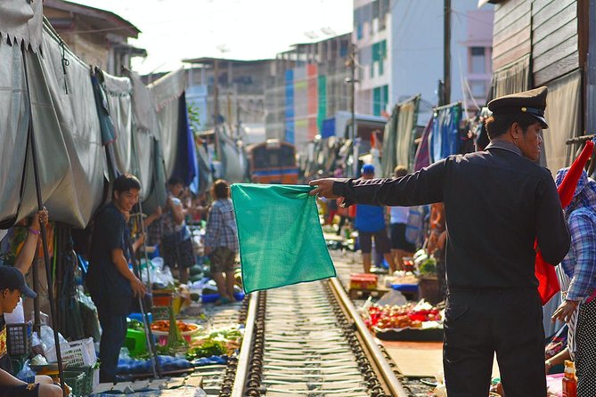 Unique Bangkok Markets: Train Market & Floating Market Adventure - The short Bangkok sightseeing finish