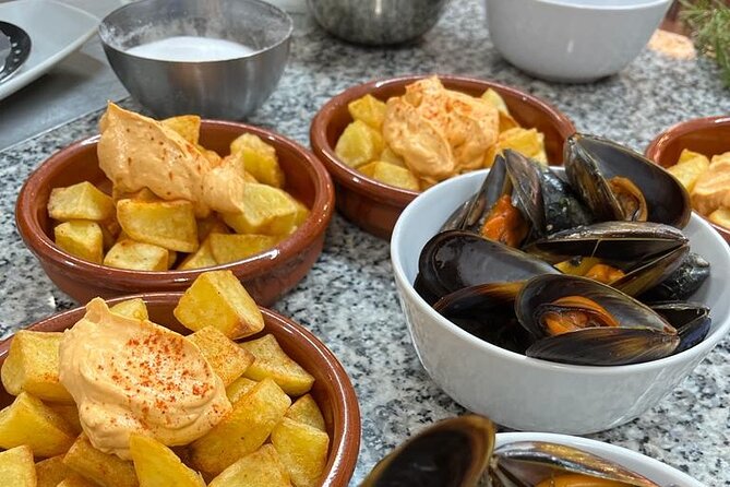 Valencian paella cooking class, tapas and visit to Ruzafa market. - How social is the group experience?