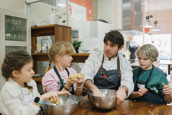 Valencian paella workshop and visit to the Algiros market - Learning the rules of Valencian paella