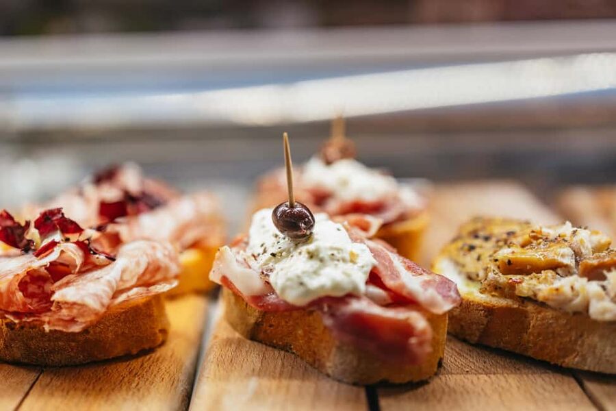 Venice: Rialto Market Food and Wine Lunchtime Tour - Back streets, Marco Polo, and Casanova
