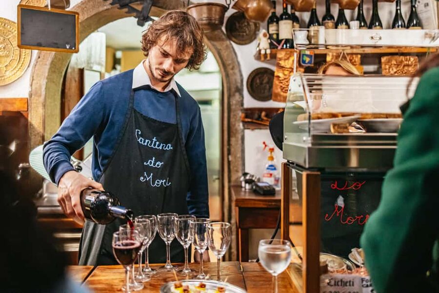 Venice: Rialto Market Food and Wine Lunchtime Tour - Guide quality and group atmosphere