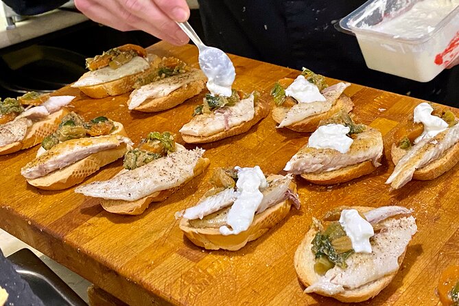 Venice Street Food Tour with Local Guide with Local Food Market Visit - Rialto Market before the tasting stops