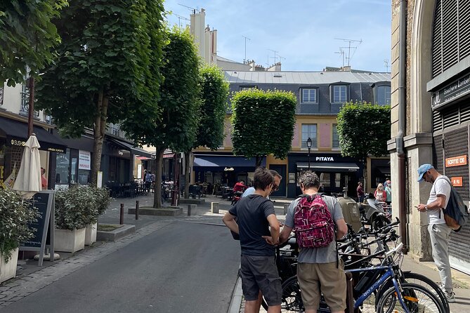 Versailles Full-Day Electric Bike Tour : Market, Picnic & Palace - A picnic beside the Grand Canal