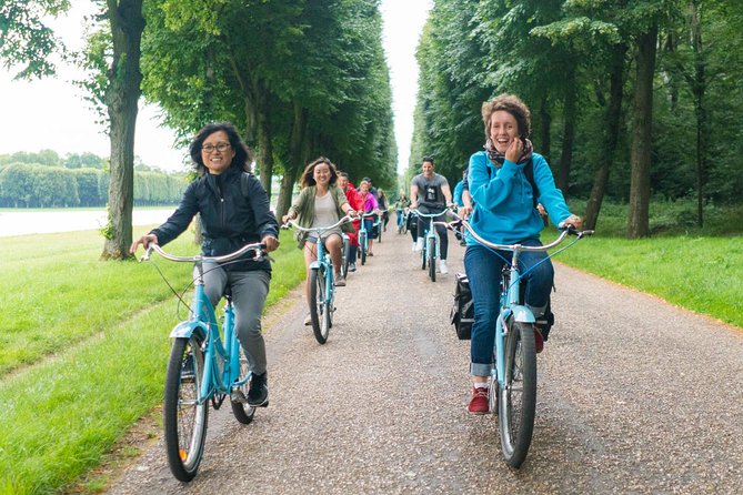 Versailles Palace Bike Tour with Market & Marie-Antoinette hamlet - The Grand and Petit Trianons