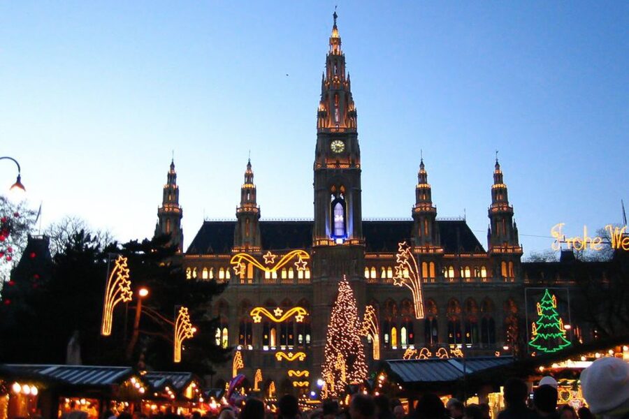 Vienna: Christmas Markets Tour - Four Vienna markets instead of one crowded square