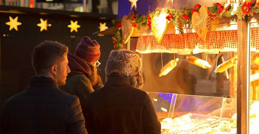 Vienna: Christmas Markets Tour - Hot punch, mulled wine, and Christmas cookies