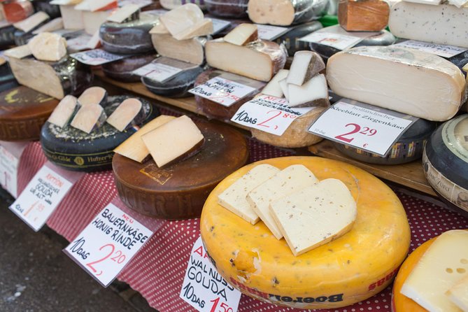 Vienna for Food Lovers: Cafés, Markets & Austrian Cuisine - Starting among imperial streets at Graben and Stephansplatz