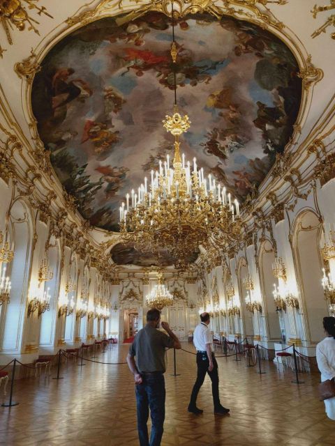 Vienna: Schönbrunn Palace & Christmas Market Walking Tour - Comfort, bags, and accessibility