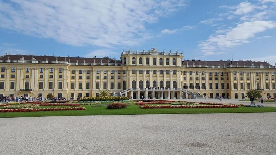 Vienna: Schönbrunn Palace & Christmas Market Walking Tour - What the two-hour itinerary really includes