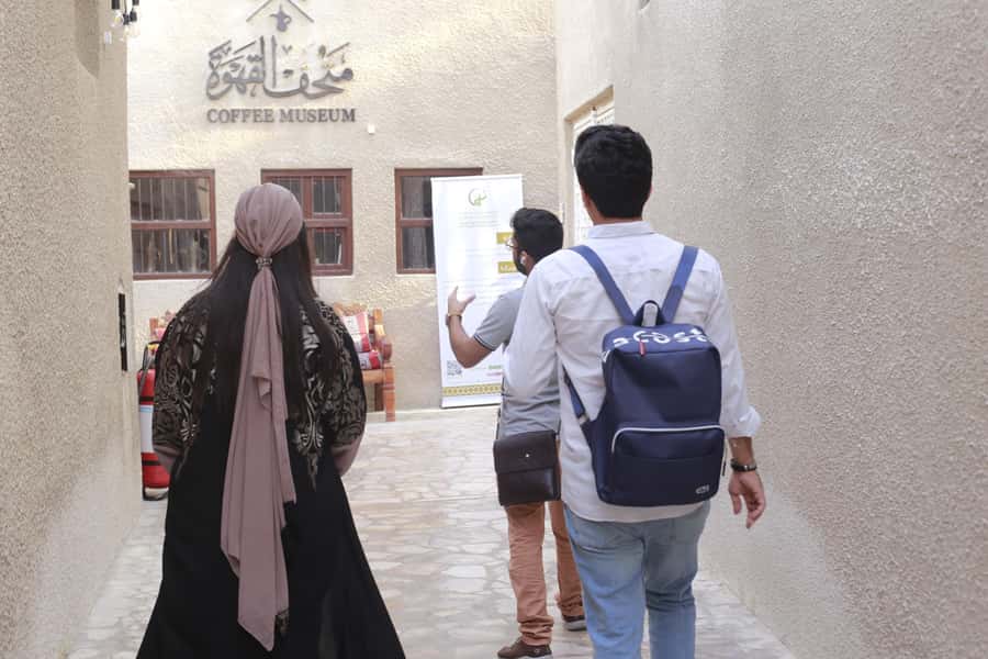 Walking Tour in Dubai. Souks, museums, Local Food Testing - Al Souq Al Kabeer and the Old Textile Market