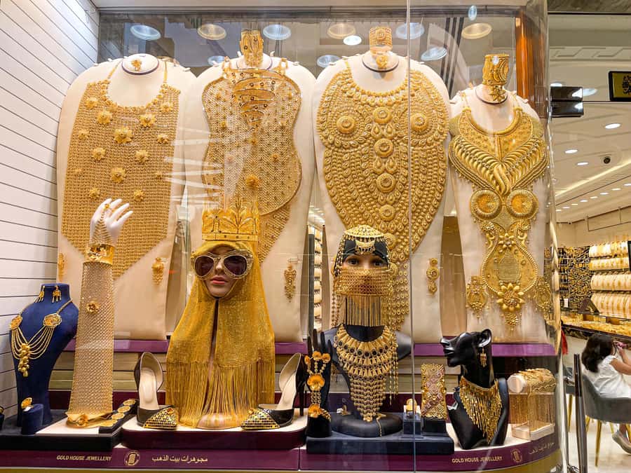 walking tour in old dubai, souks, abra boat, old town - The guides make the difference
