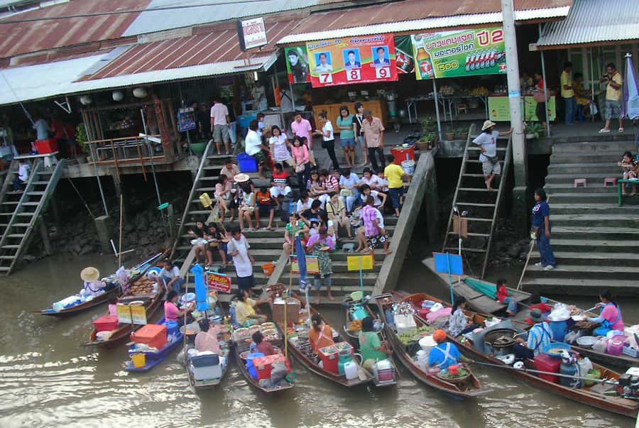 Weekend Amphawa Floating Market & Train Market Private Tour - Timing, pickup, and the return to Bangkok