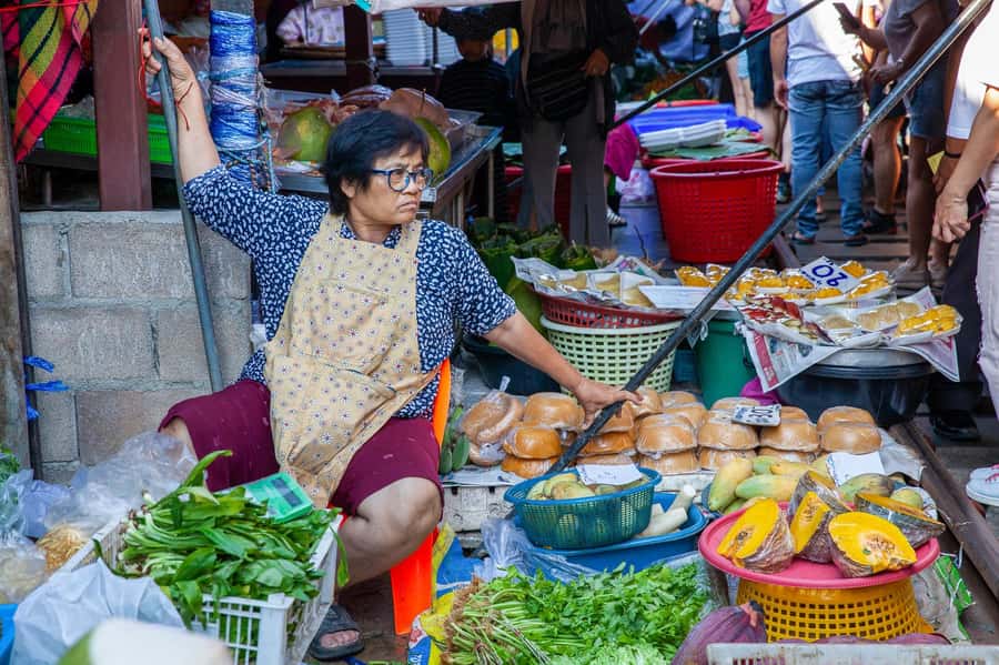 Weekend Amphawa Floating Market & Train Market Private Tour - Who will get the most from this outing