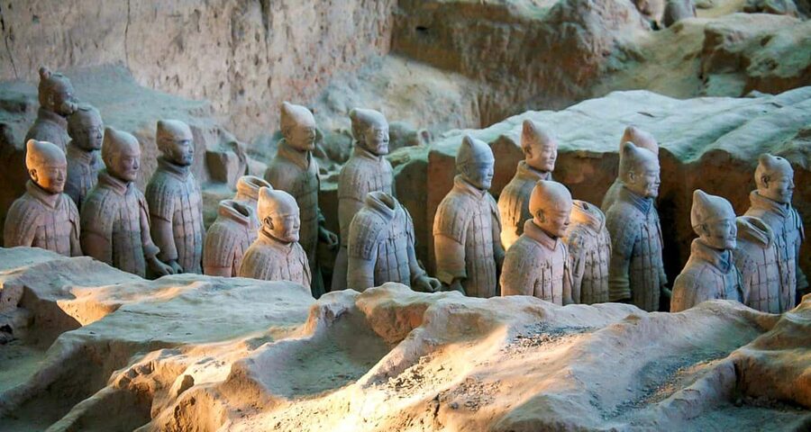 Xi'an: Terracotta Army, Lunch, City Wall, Pagoda, Bazaar - Group size, languages, and tour choices